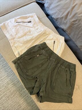 Aerie Women's Elastic-Waist Utility Shorts - White and Olive